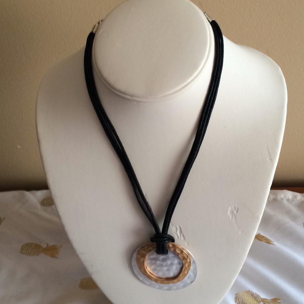 Necklace‎